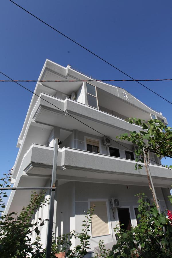 Mane Apartments Sarande Bagian luar foto
