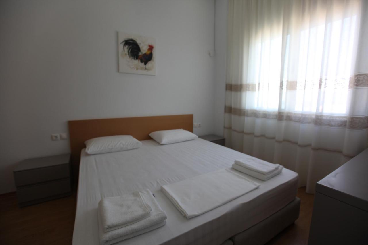 Mane Apartments Sarande Bagian luar foto