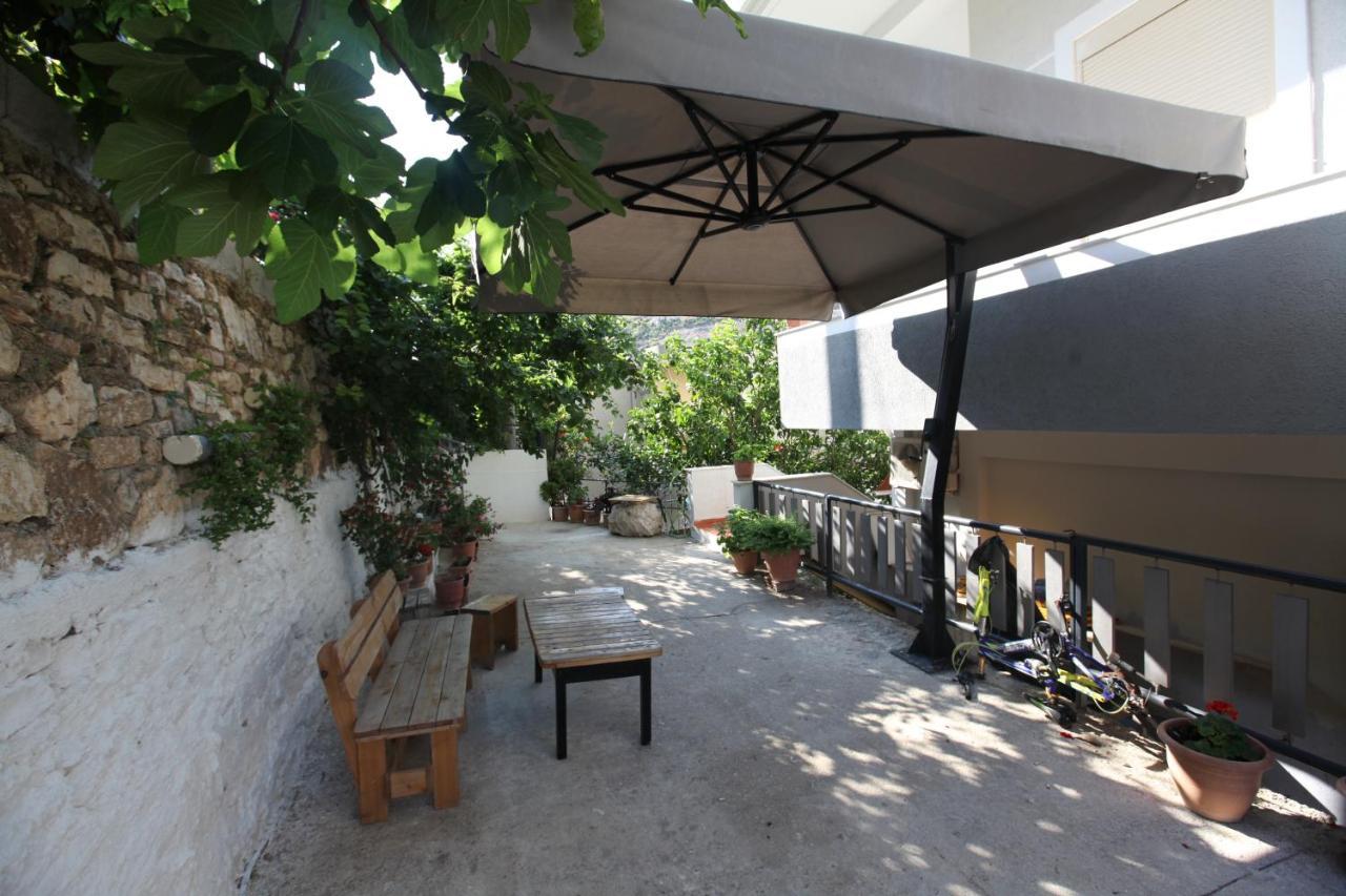 Mane Apartments Sarande Bagian luar foto