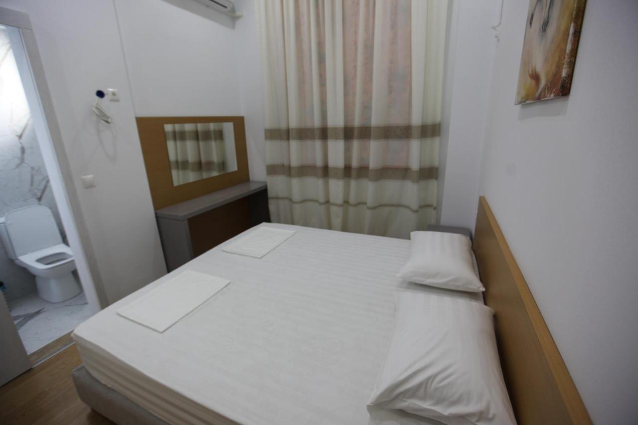 Mane Apartments Sarande Bagian luar foto
