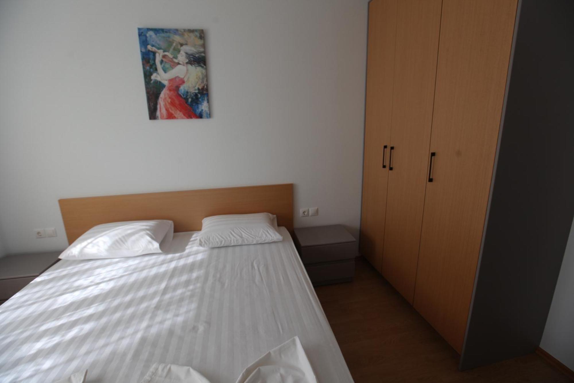 Mane Apartments Sarande Bagian luar foto