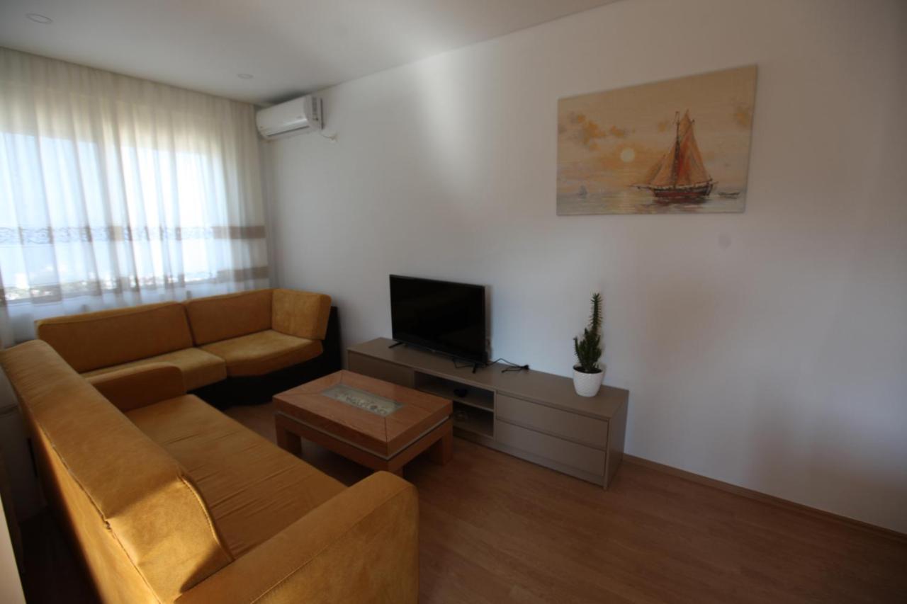 Mane Apartments Sarande Bagian luar foto