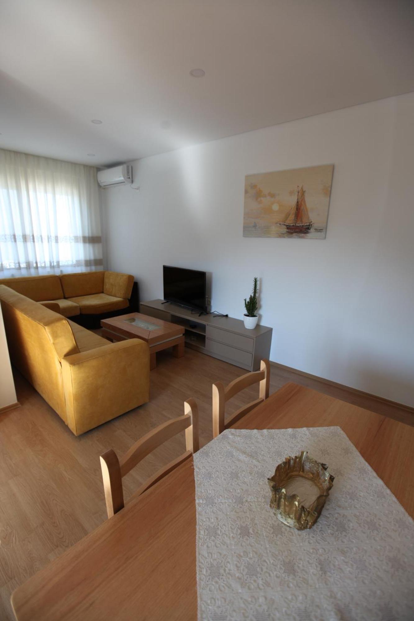 Mane Apartments Sarande Bagian luar foto