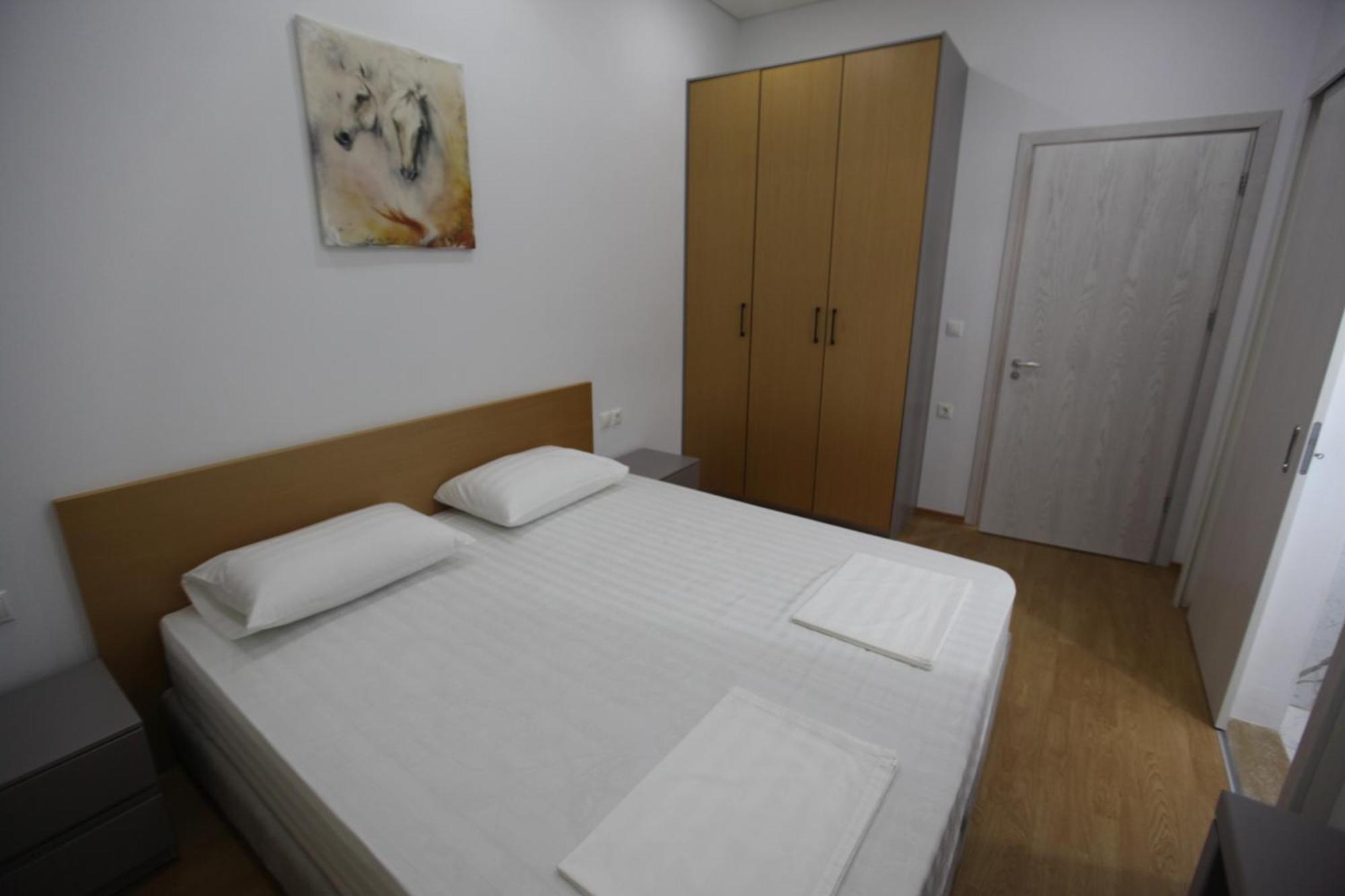 Mane Apartments Sarande Bagian luar foto