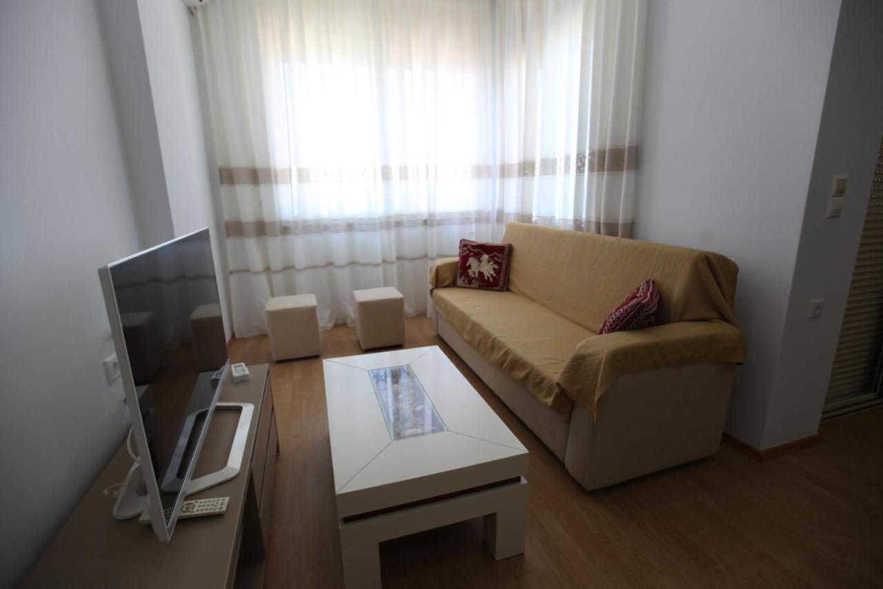 Mane Apartments Sarande Bagian luar foto