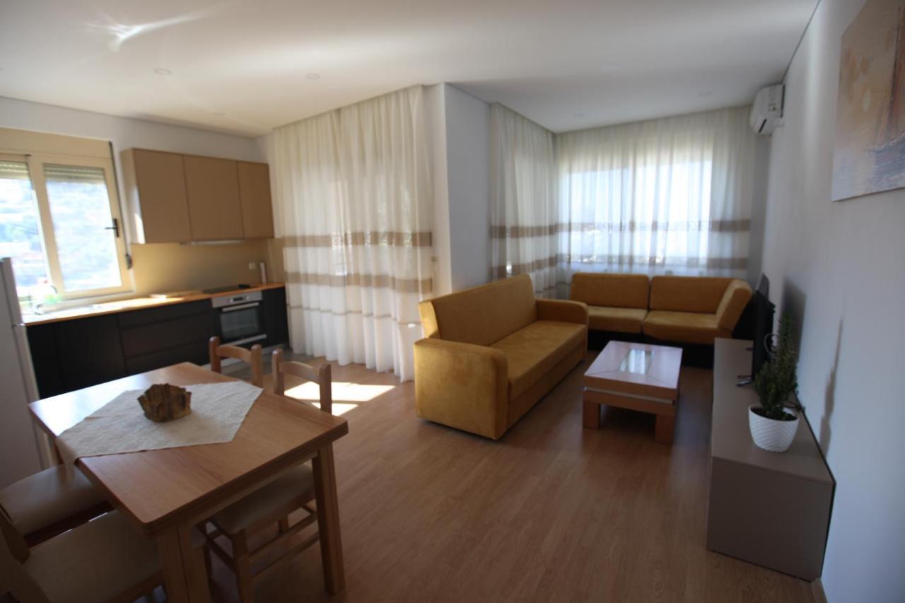 Mane Apartments Sarande Bagian luar foto