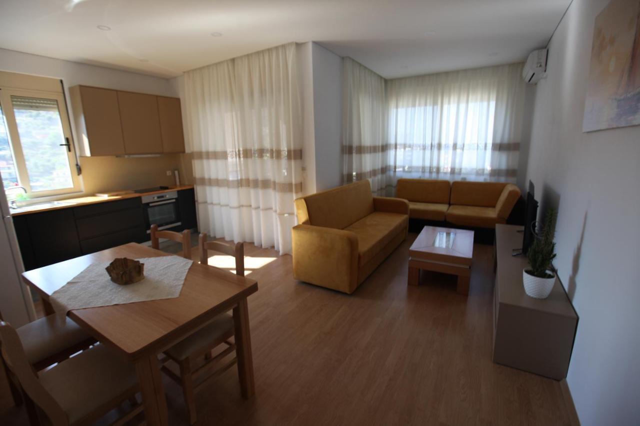 Mane Apartments Sarande Bagian luar foto