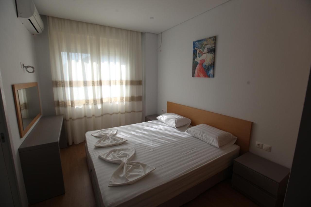 Mane Apartments Sarande Bagian luar foto