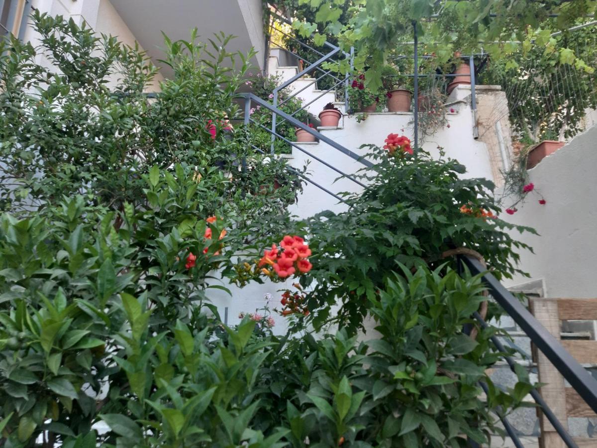 Mane Apartments Sarande Bagian luar foto
