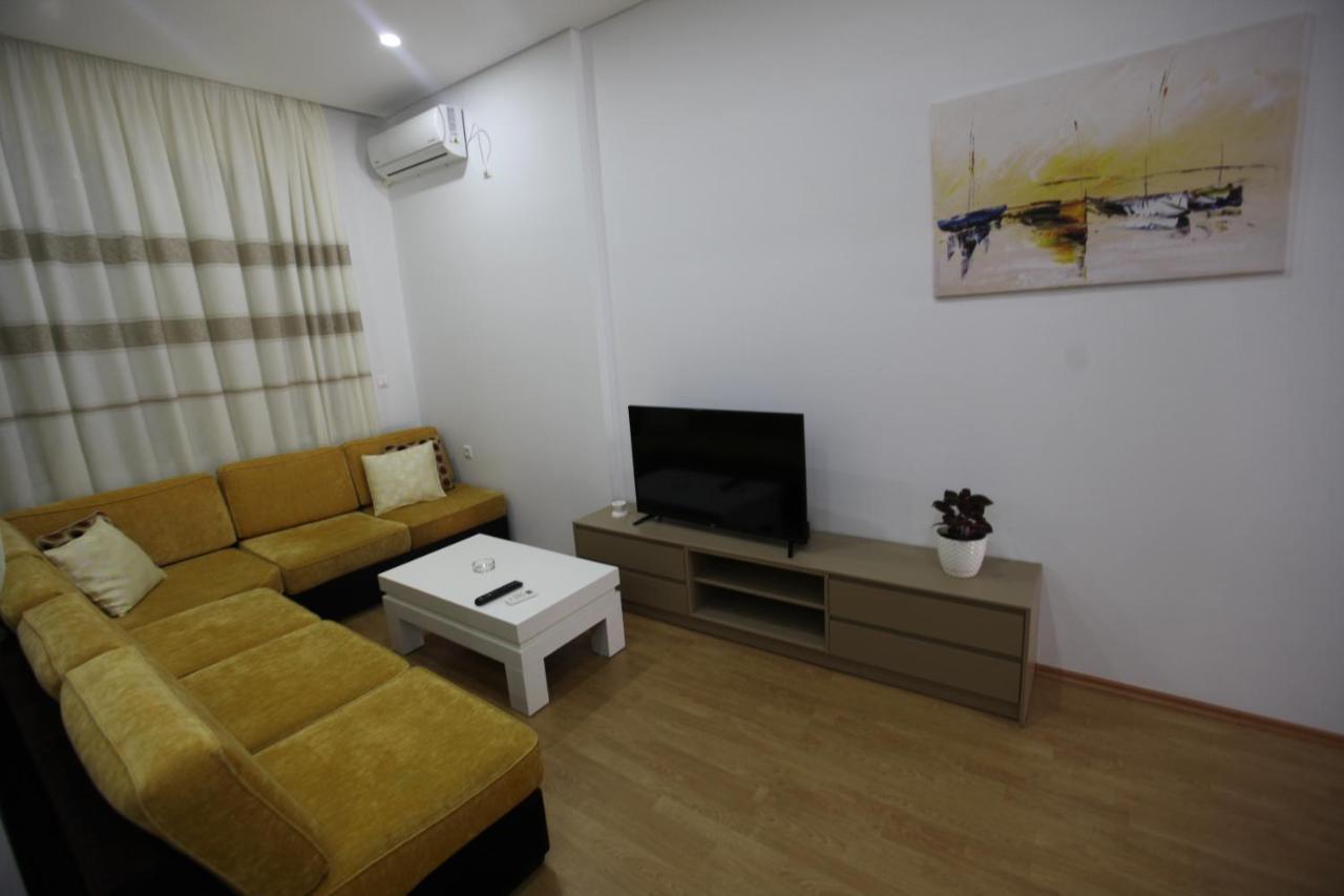Mane Apartments Sarande Bagian luar foto