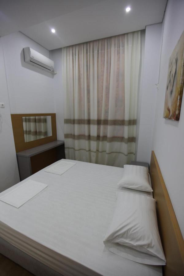 Mane Apartments Sarande Bagian luar foto