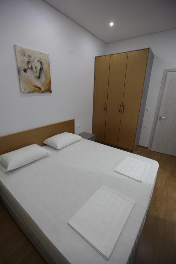 Mane Apartments Sarande Bagian luar foto