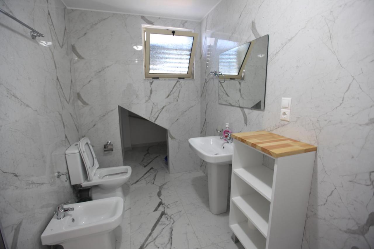 Mane Apartments Sarande Bagian luar foto