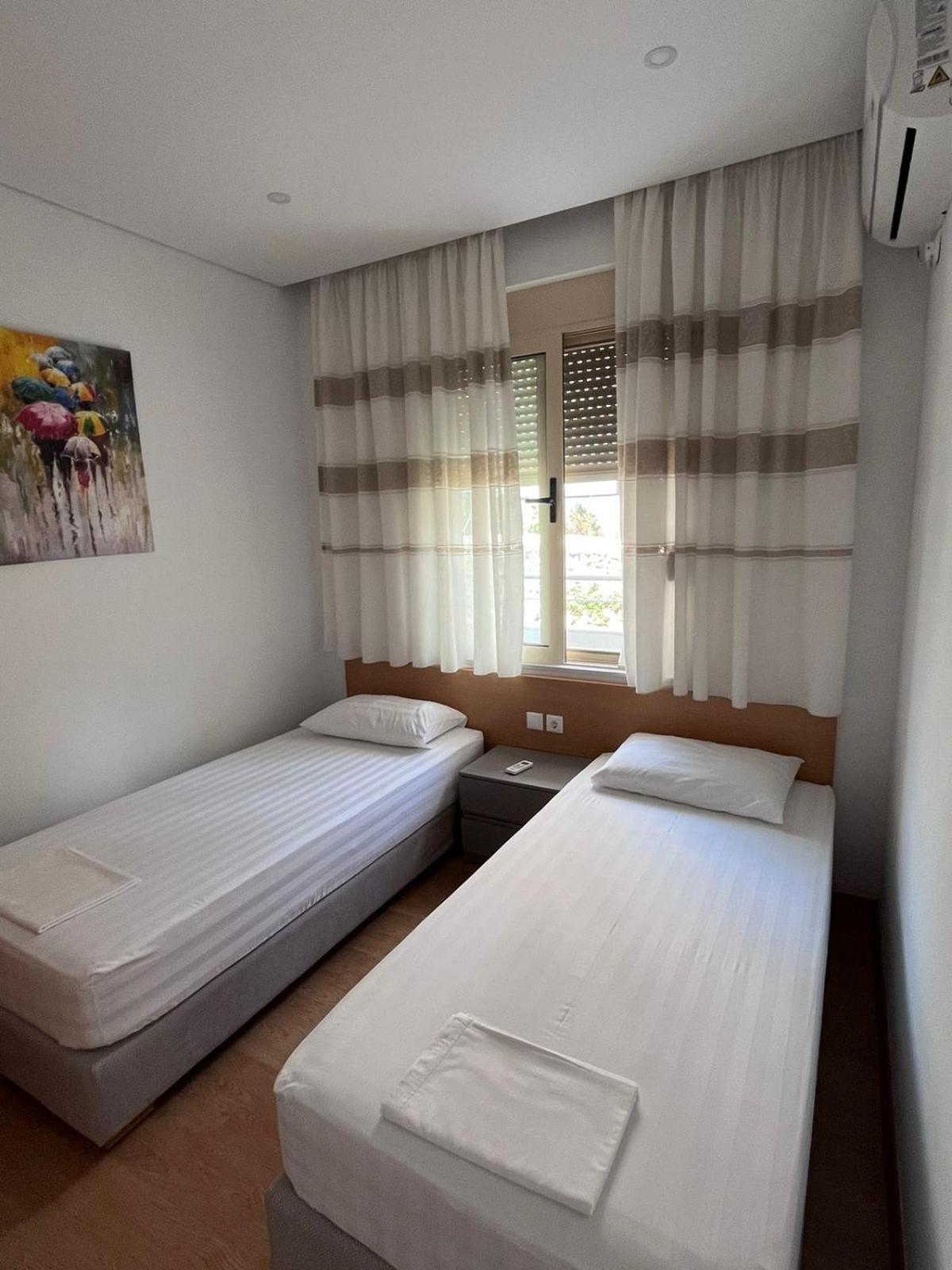 Mane Apartments Sarande Bagian luar foto