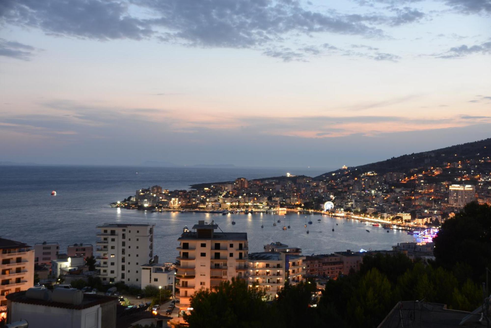 Mane Apartments Sarande Bagian luar foto