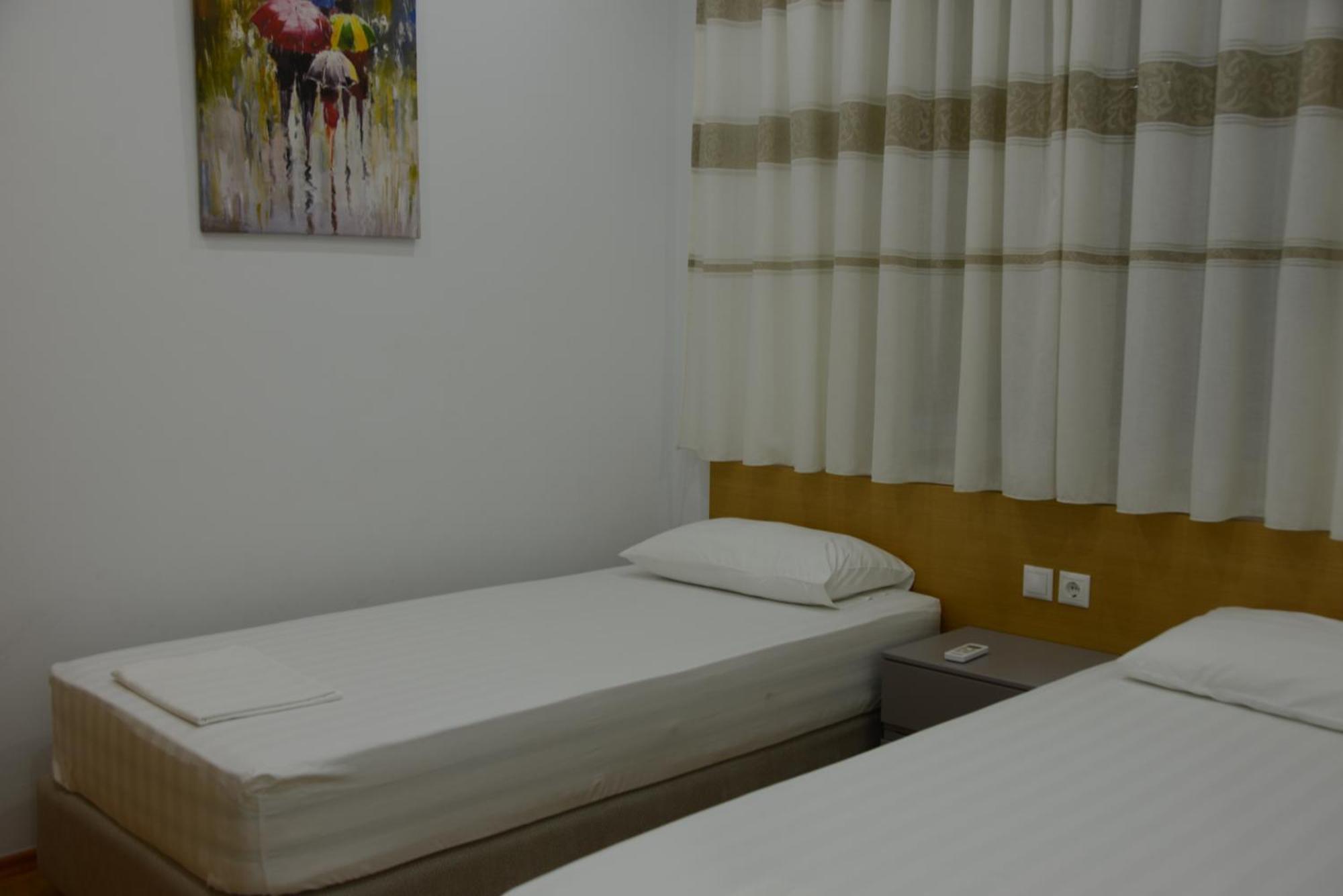 Mane Apartments Sarande Bagian luar foto