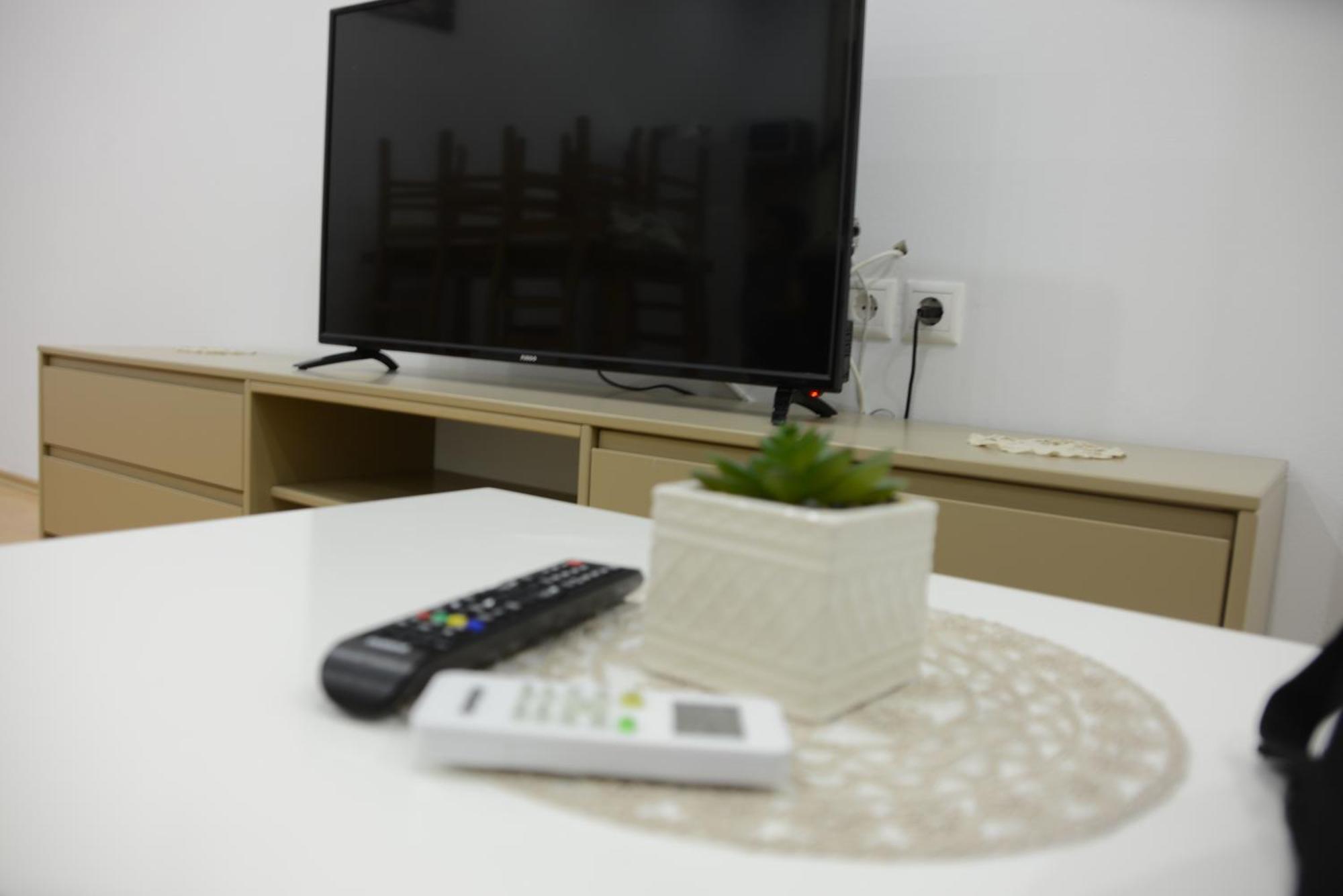 Mane Apartments Sarande Bagian luar foto