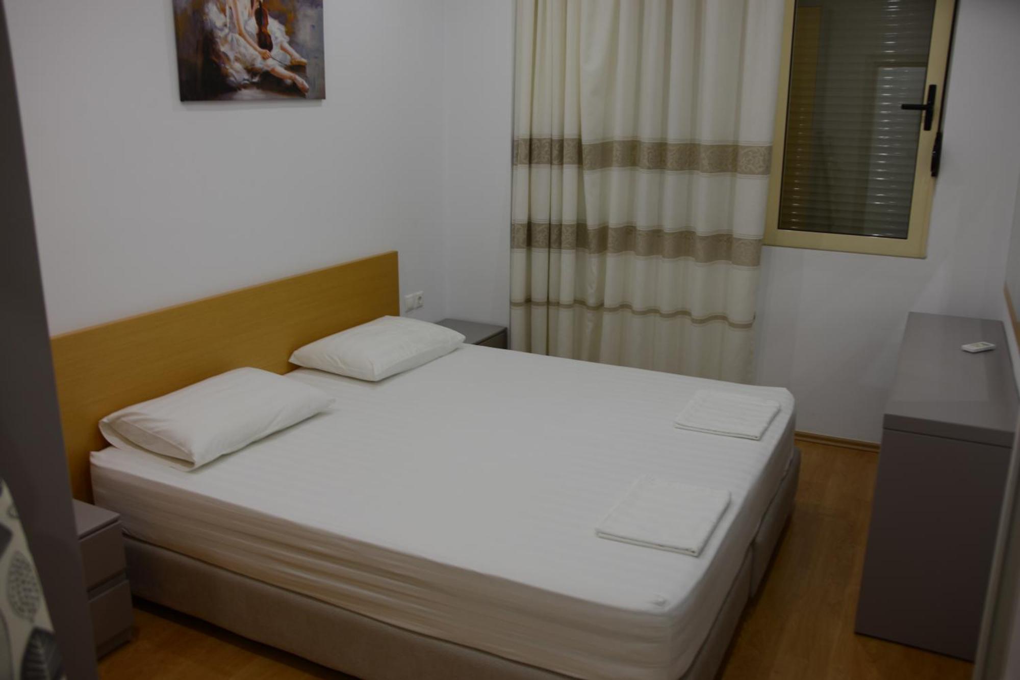 Mane Apartments Sarande Bagian luar foto